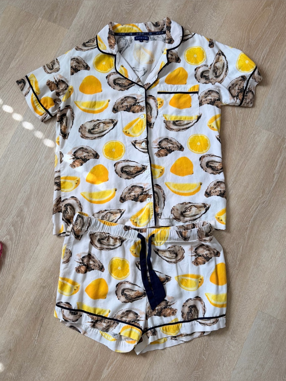 Katie Kime World Is Your Oyster Cotton Shorts Pajama Set Lemon Oyster Print M/S - Picture 4 of 13